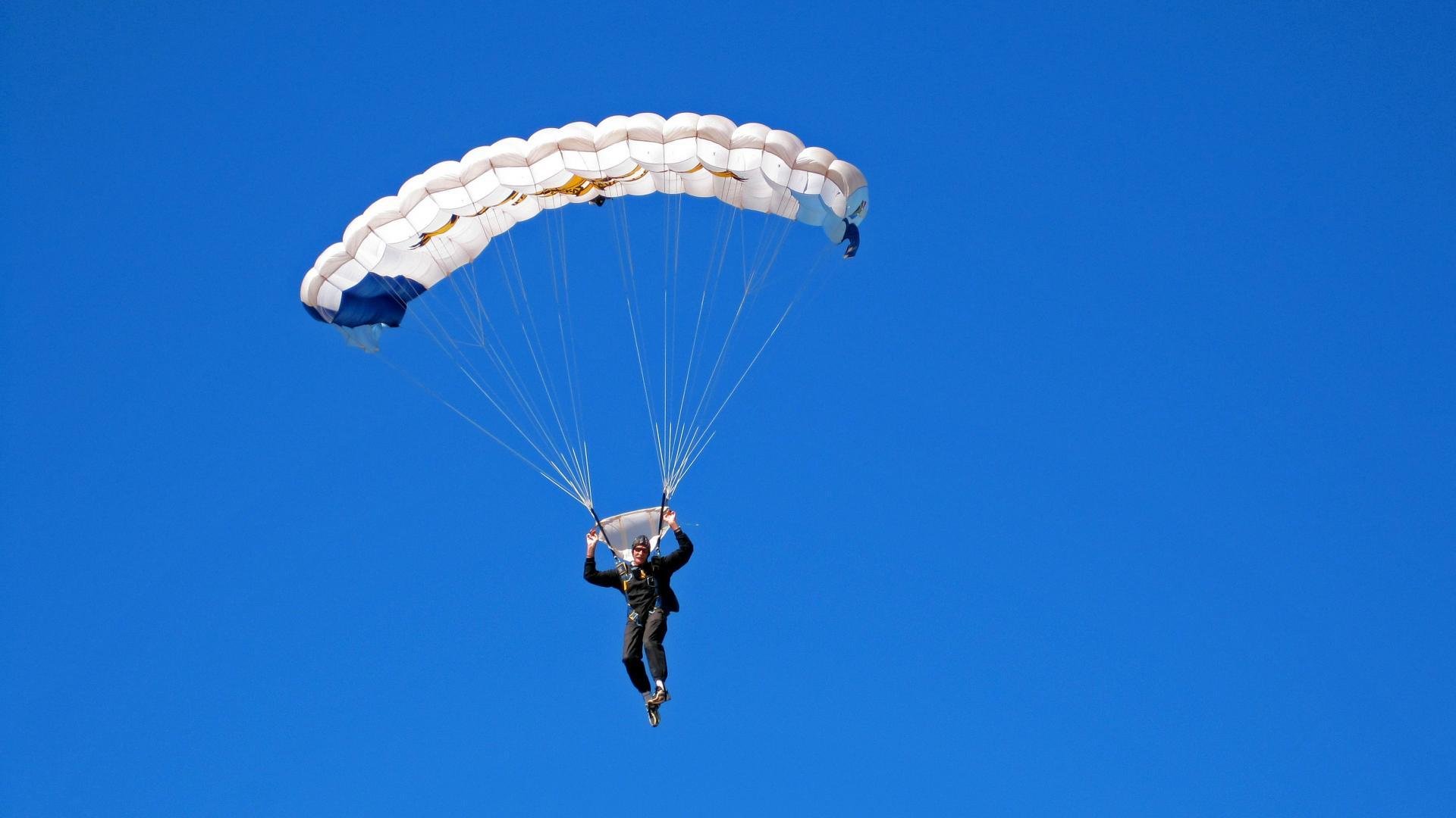 退役运动员创办体育辅导机构助力青少年成长，退役运动员创业